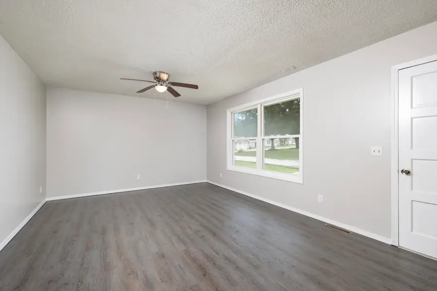 1015 N Hickory Street, Buffalo, MO 65622 - #3