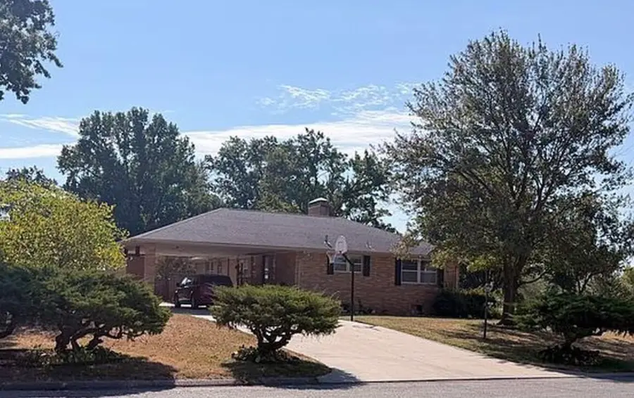 2402 E 11th Street, Joplin, MO 64801 - #2