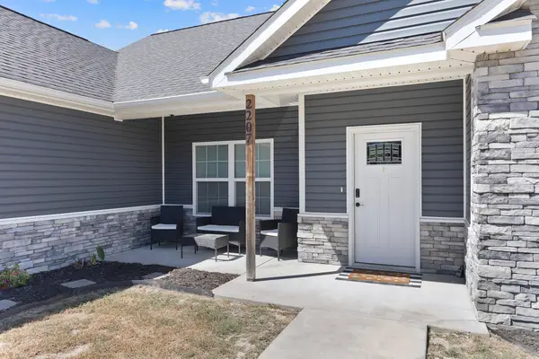2207 W Greystone Square, Webb City, MO 64870