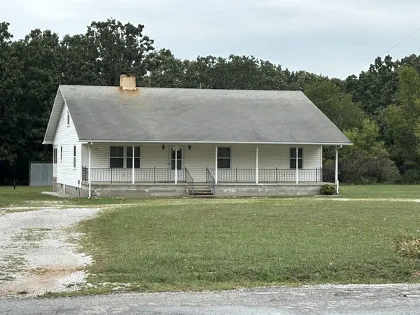 8898 Westview Road, Neosho, MO 64850