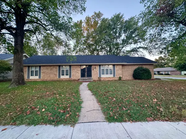 3159 S Roanoke Avenue, Springfield, MO 65807