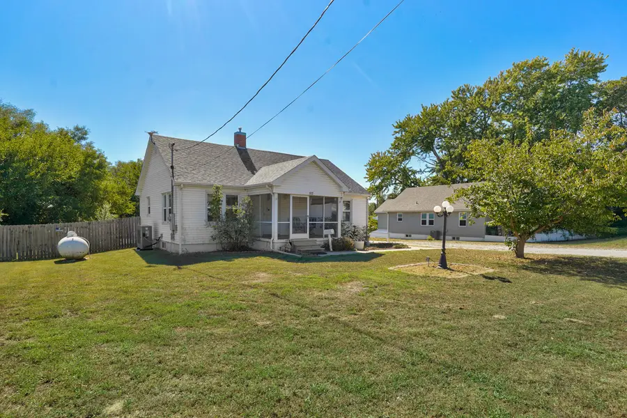 812 E Locust Street, Bolivar, MO 65613 - #2