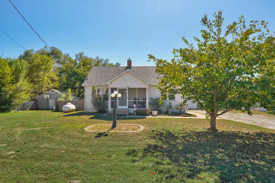 812 E Locust Street, Bolivar, MO 65613 - #3