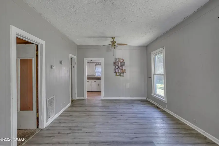 715 N Oak Street, Webb City, MO 64870 - #3