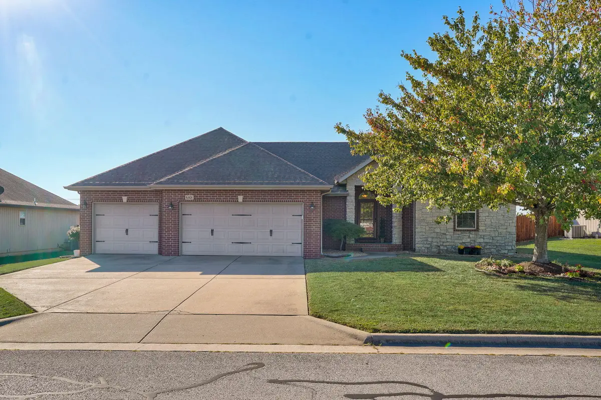 6101 N 19th Avenue, Ozark, MO 65721 - #1