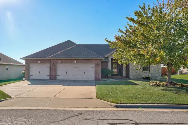 6101 N 19th Avenue, Ozark, MO 65721