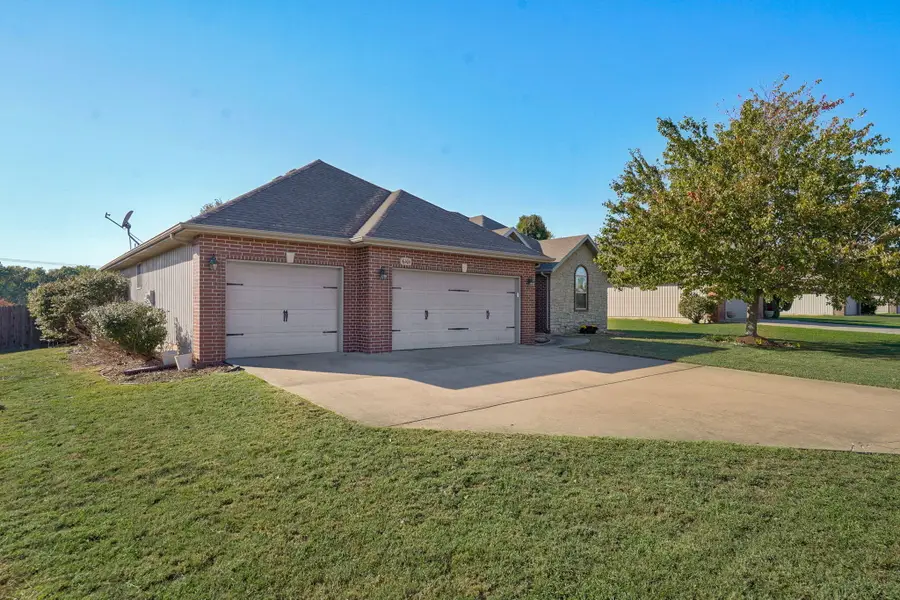 6101 N 19th Avenue, Ozark, MO 65721 - #2