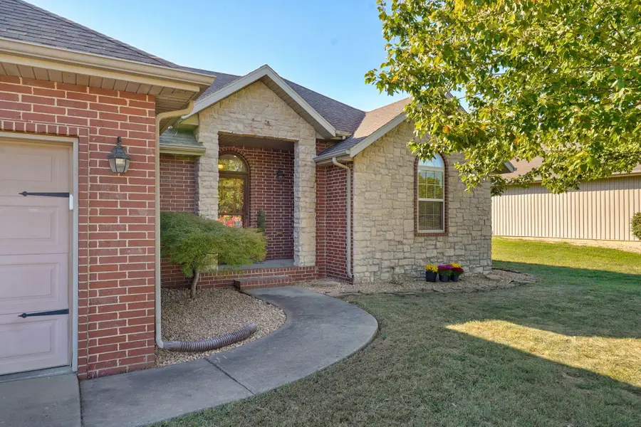 6101 N 19th Avenue, Ozark, MO 65721 - #3