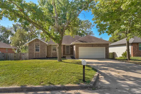 2366 W Rockwood Street, Springfield, MO 65807