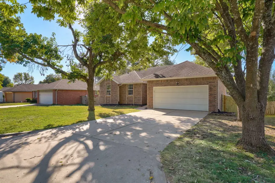 2366 W Rockwood Street, Springfield, MO 65807 - #3