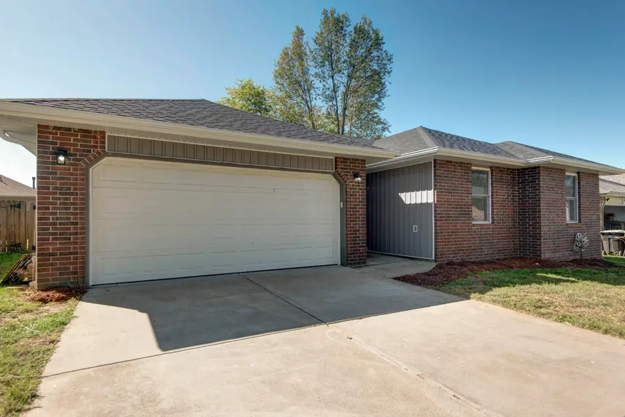 3202 W Calhoun Street, Springfield, MO 65802 - #3
