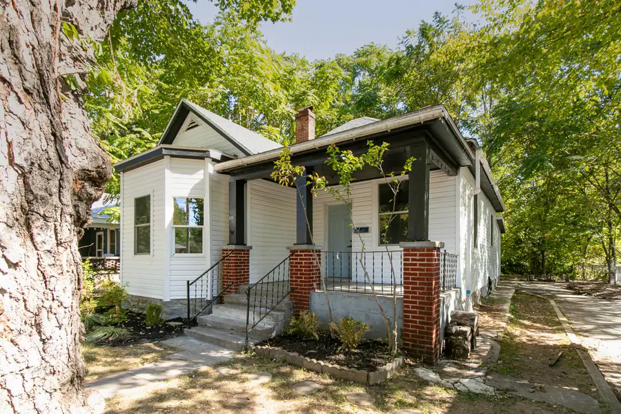 940 S Missouri Avenue, Springfield, MO 65806 - #2