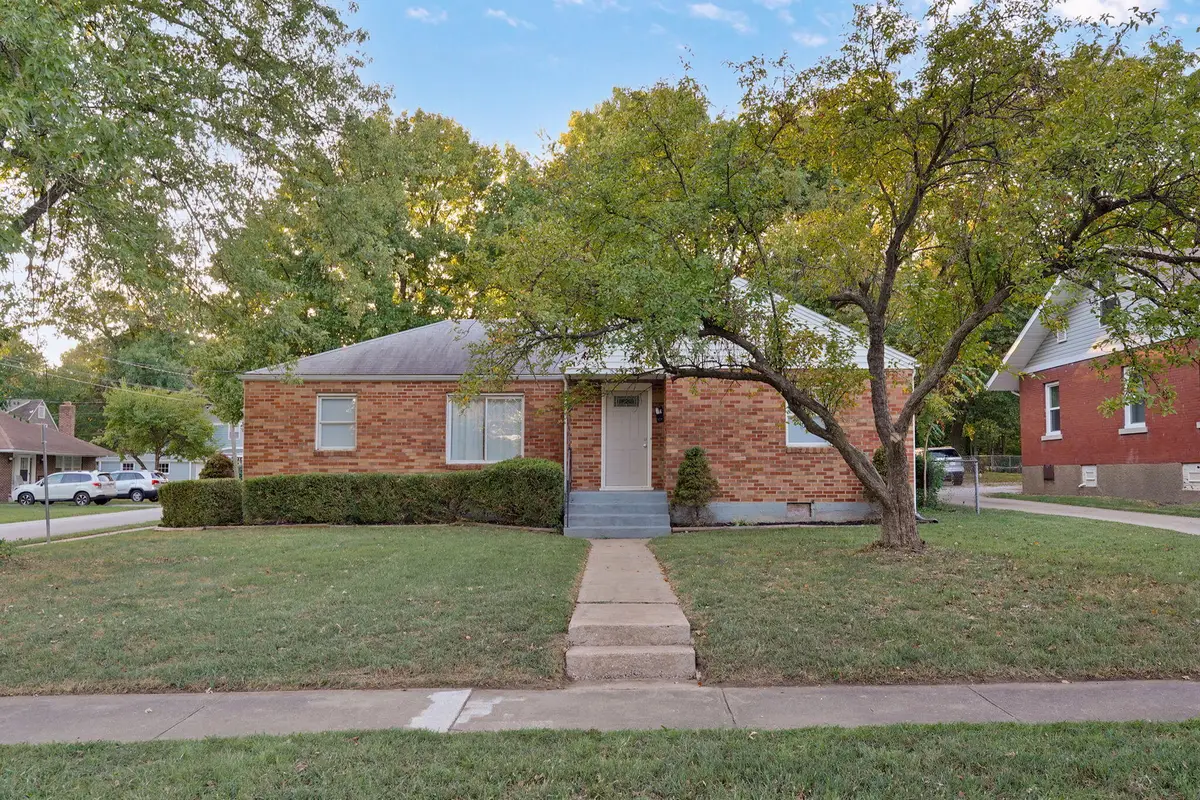 637 S Kickapoo Avenue, Springfield, MO 65804 - #1