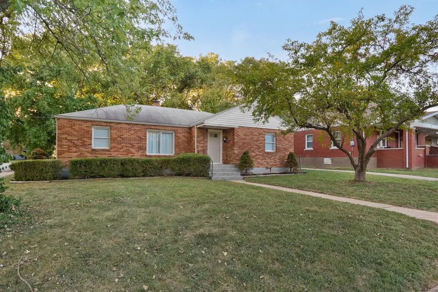 637 S Kickapoo Avenue, Springfield, MO 65804 - #3