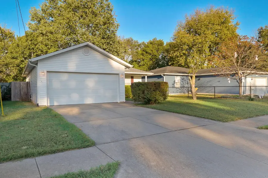 327 N Westport Avenue, Springfield, MO 65802 - #3