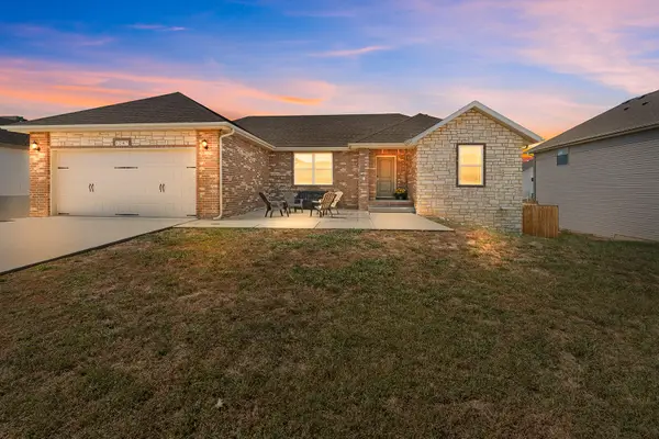 1207 N 10th Avenue, Ozark, MO 65721