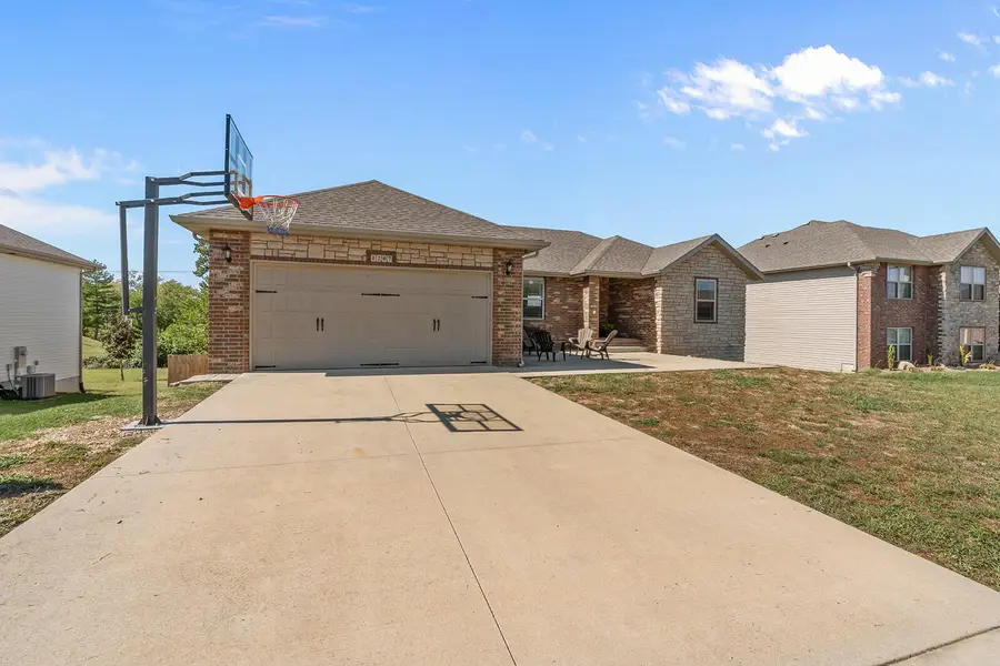 1207 N 10th Avenue, Ozark, MO 65721 - #2