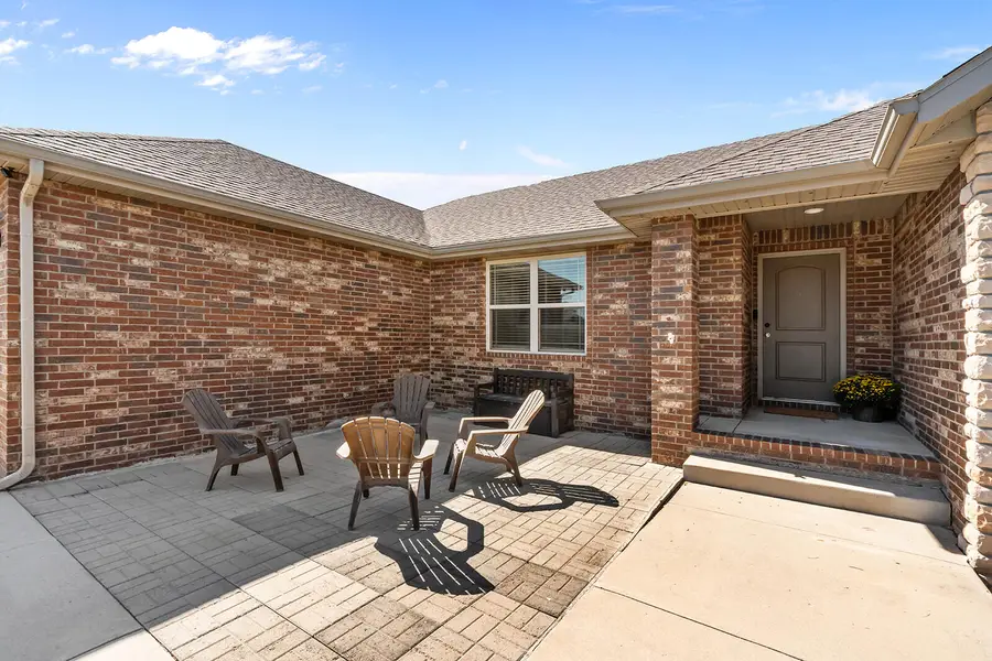 1207 N 10th Avenue, Ozark, MO 65721 - #3