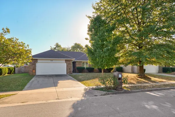 5038 S Red Oak Street, Battlefield, MO 65619