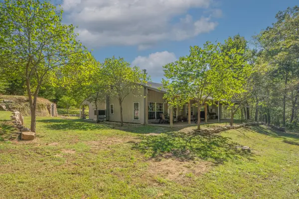 6193 Farm Road 1190, Aurora, MO 65605
