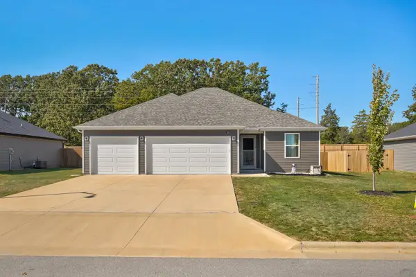 529 W Oak Lawn Street, Rogersville, MO 65742