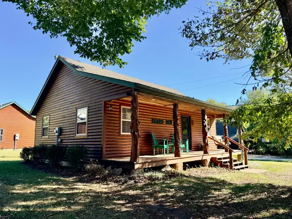 825 E Surf Street, Stockton, MO 65785
