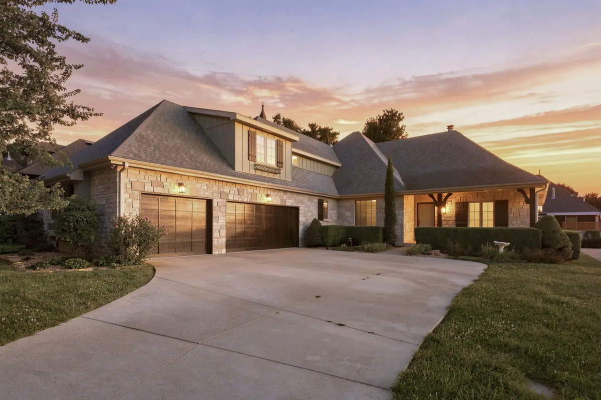879 E Westchester Drive, Springfield, MO 65810 - #1