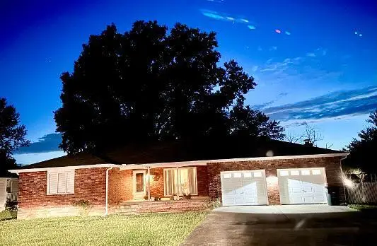 1201 N Lynn Street, Nevada, MO 64772 - #1