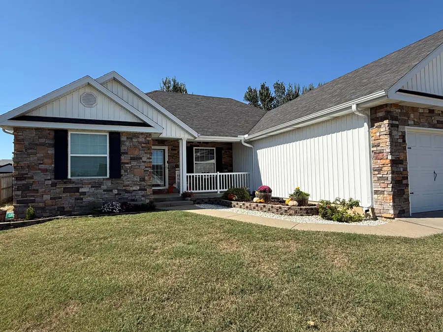 535 S Gary Avenue, Bolivar, MO 65613 - #2