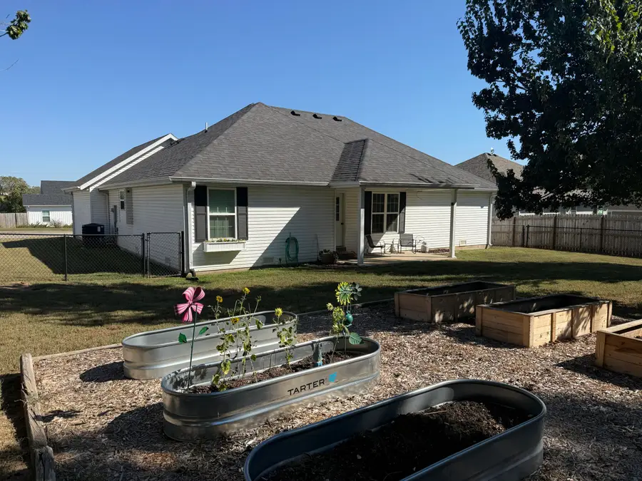 535 S Gary Avenue, Bolivar, MO 65613 - #3