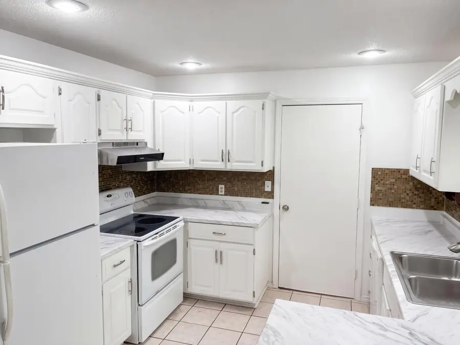 3651 S Meadowlark Avenue, Springfield, MO 65807 - #3