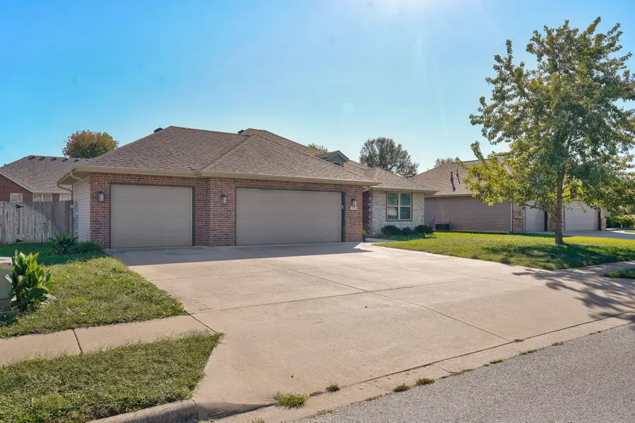 324 E Lombardy Drive, Republic, MO 65738 - #2