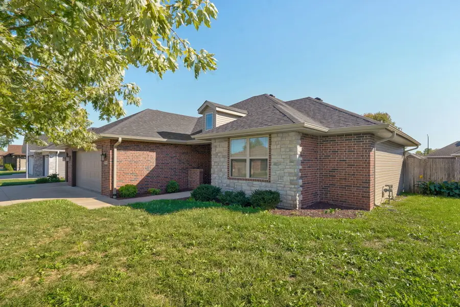 324 E Lombardy Drive, Republic, MO 65738 - #3