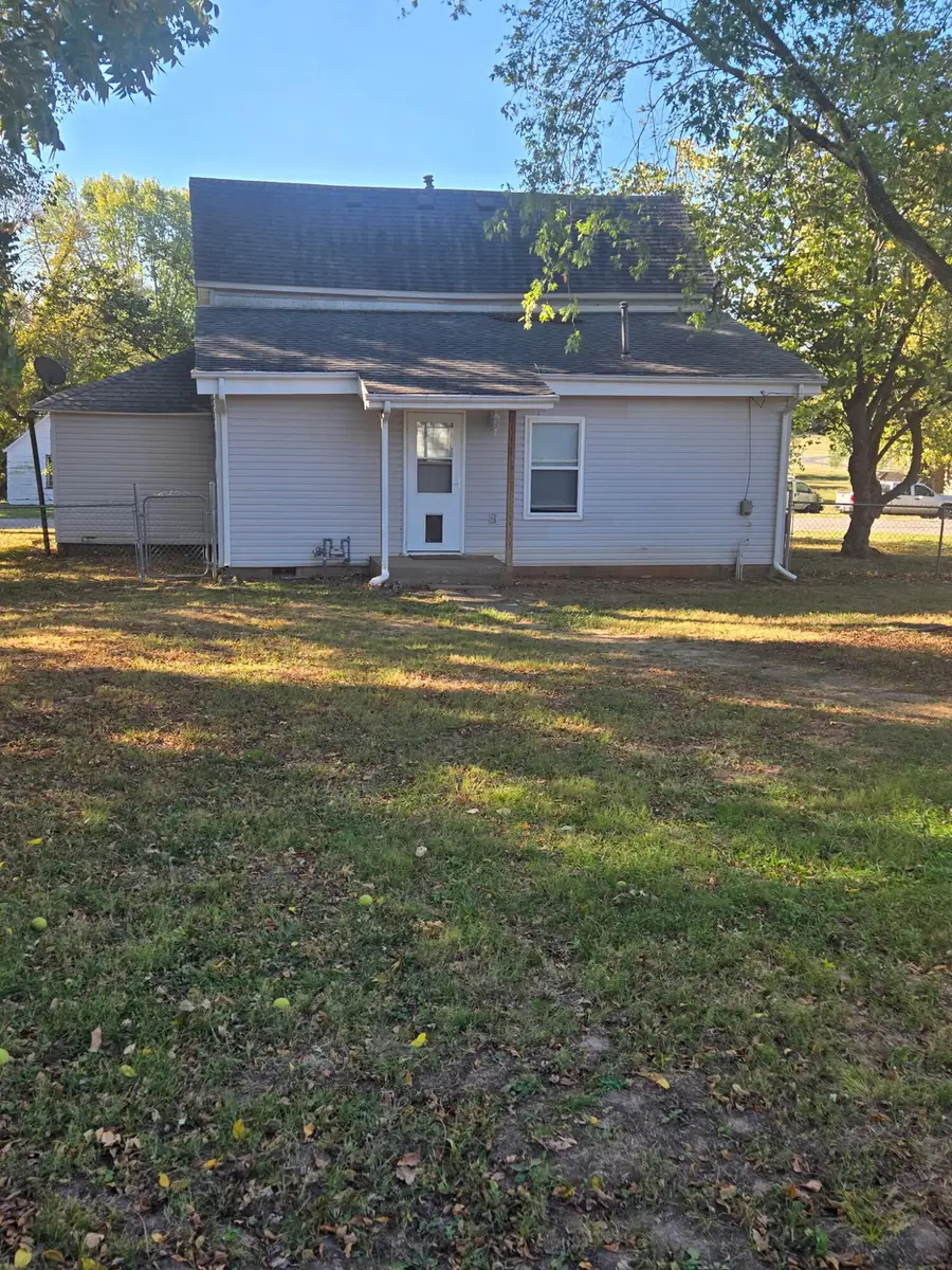 39 W Springfield Street, Aurora, MO 65605 - #2