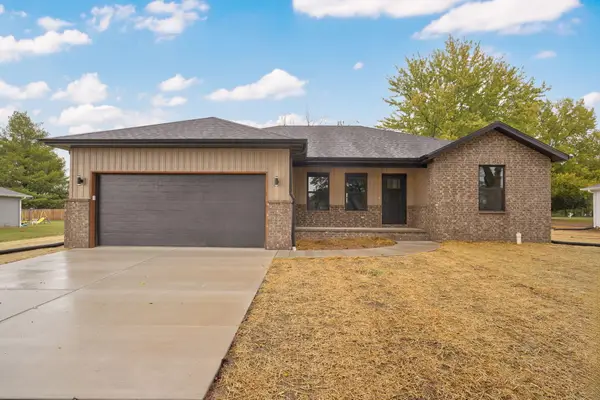 102 N Youngblood Avenue, Marionville, MO 65705