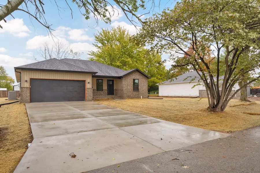 102 N Youngblood Avenue, Marionville, MO 65705 - #2
