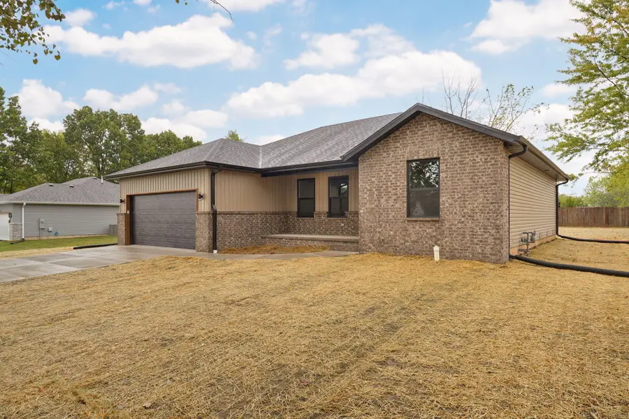 102 N Youngblood Avenue, Marionville, MO 65705 - #3