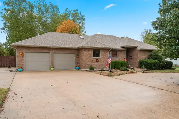 1102 Highland Drive, Aurora, MO 65605