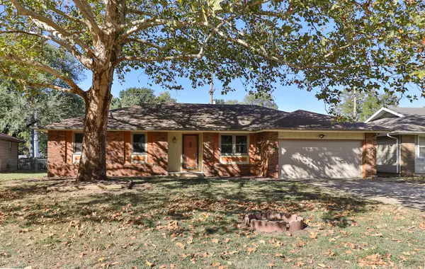 2543 S Pickwick Avenue, Springfield, MO 65804