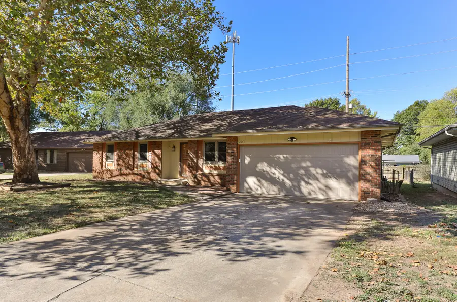 2543 S Pickwick Avenue, Springfield, MO 65804 - #2