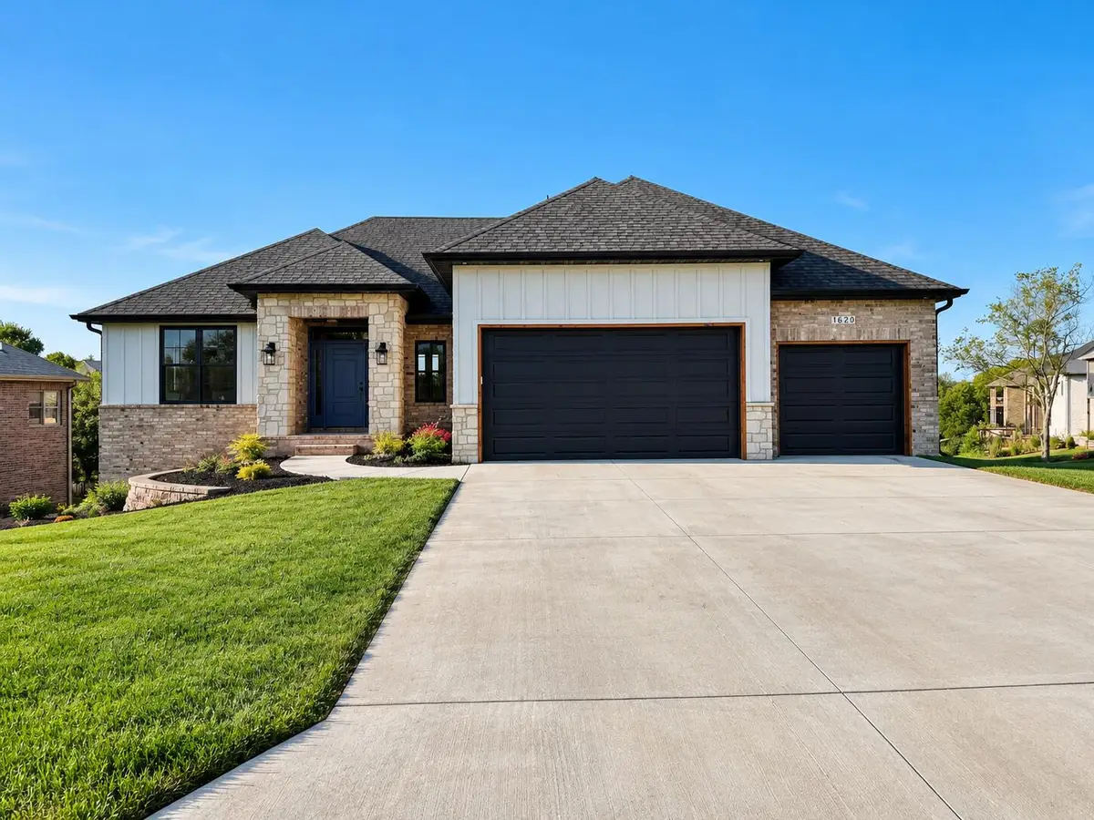 1620 W Silver Oak Drive, Springfield, MO 65810 - #1