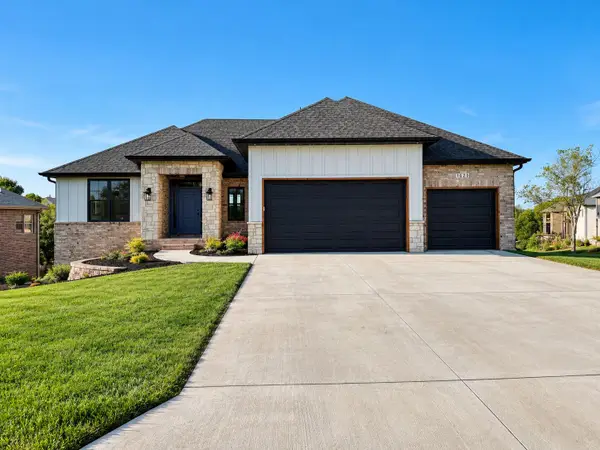 1620 W Silver Oak Drive, Springfield, MO 65810