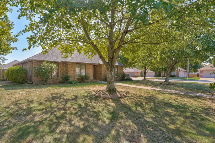 3740 W Glenwood Court, Springfield, MO 65807 - #2