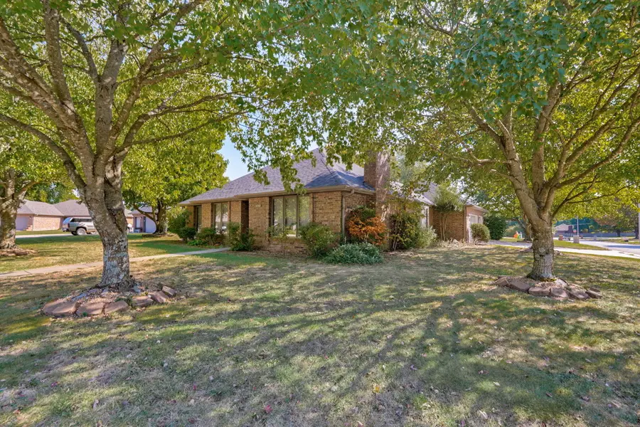 3740 W Glenwood Court, Springfield, MO 65807 - #3