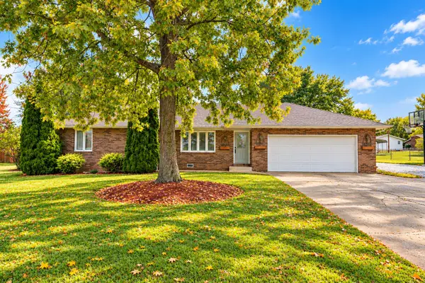 807 S Barwick Place, Willard, MO 65781