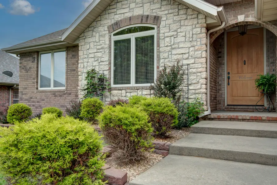 625 N Rockingham Avenue, Nixa, MO 65714 - #2