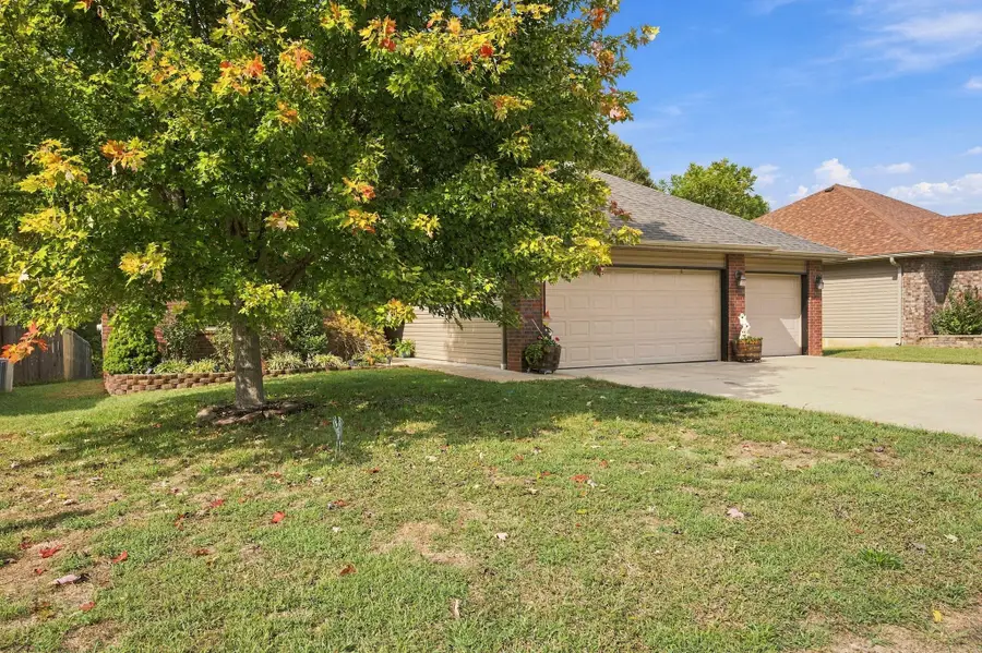 2107 S Fisk Avenue, Springfield, MO 65807 - #2