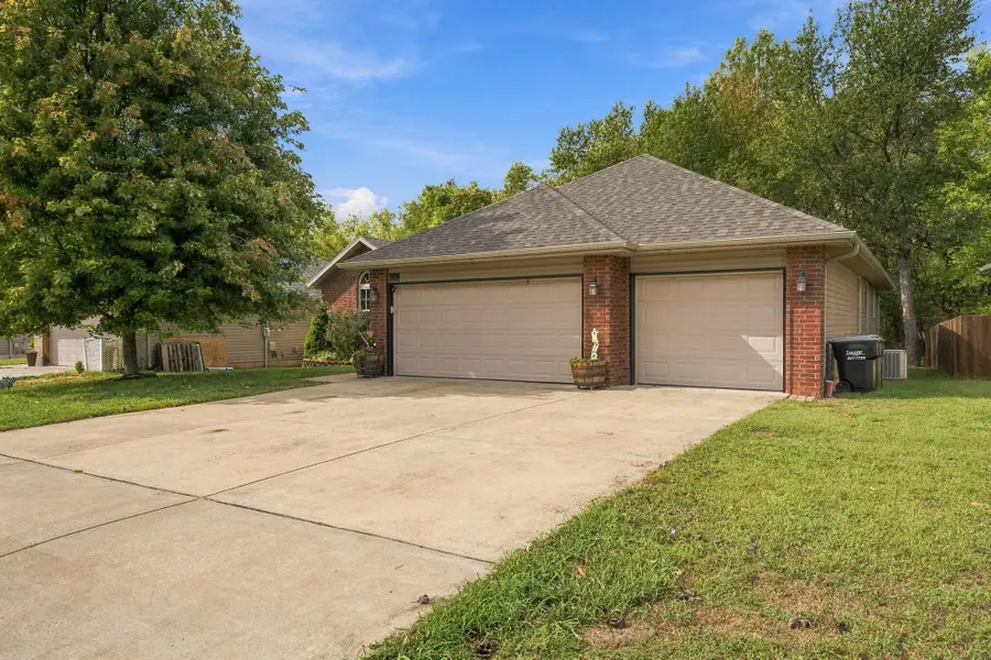 2107 S Fisk Avenue, Springfield, MO 65807 - #3