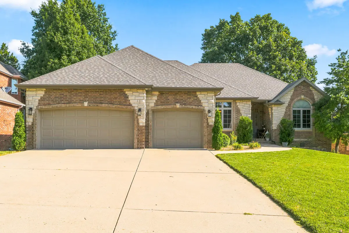 1019 W Parkhill Circle, Springfield, MO 65810 - #1