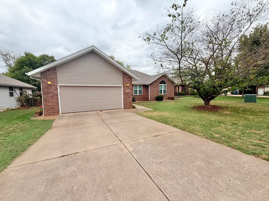4210 S Mentor Avenue, Springfield, MO 65804 - #3
